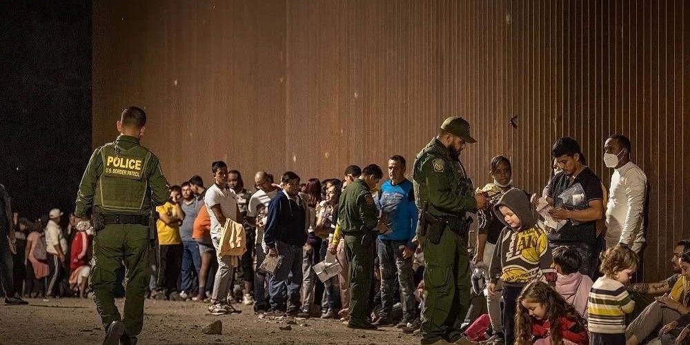تدفق نحو 10 ألاف مهاجر يوميا.. جيش الله الأميركي يحتج على تدفق المهاجرين من المكسيك